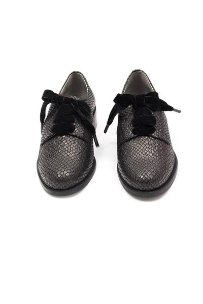 zapato salonissimos cordon grabado en negro