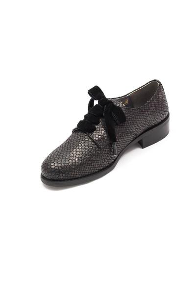 zapato salonissimos cordon grabado en negro