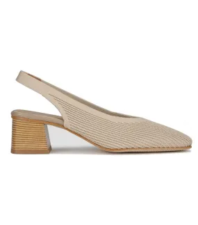 Zapato salón con tacón cuadrado
