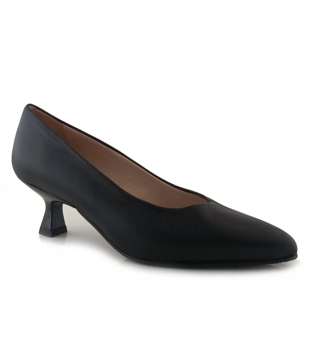 Zapato salón negro con tacón bajo