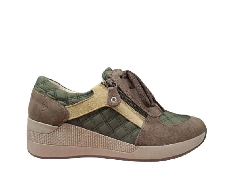 ZAPATO SPORT DE CUÑA BAJA SUAVE BY LEYLAND EN COLOR MARRÓN 3701