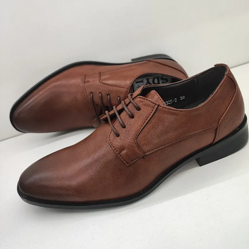 ZAPATO VESTIR HOMBRE BLUCHER CORDONES LISO Y DETALLE PUNTOS MARRON